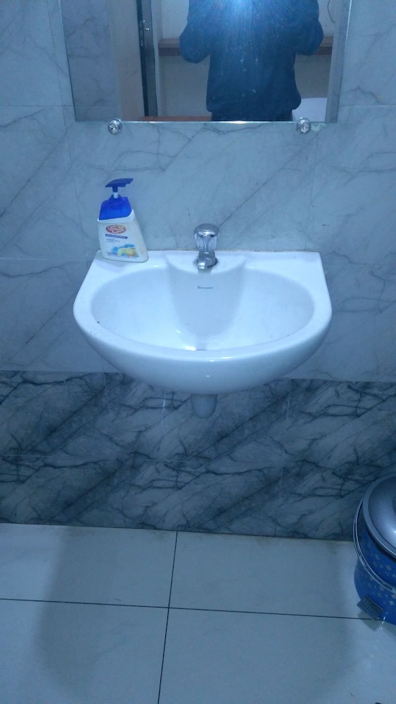 Murgan Residency by Iroomz