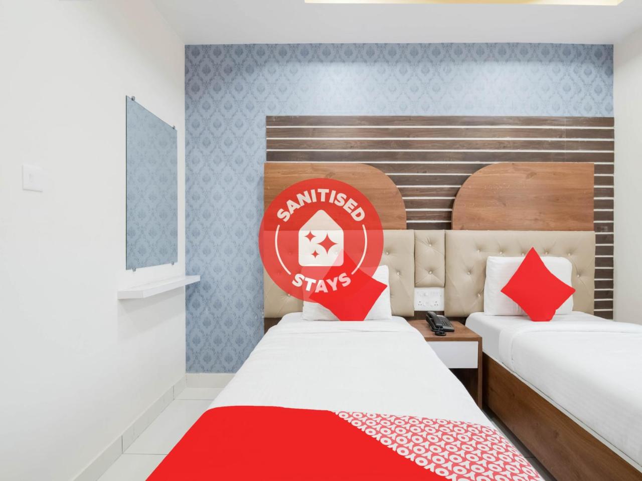 Navya Grand Lodge by OYO Rooms