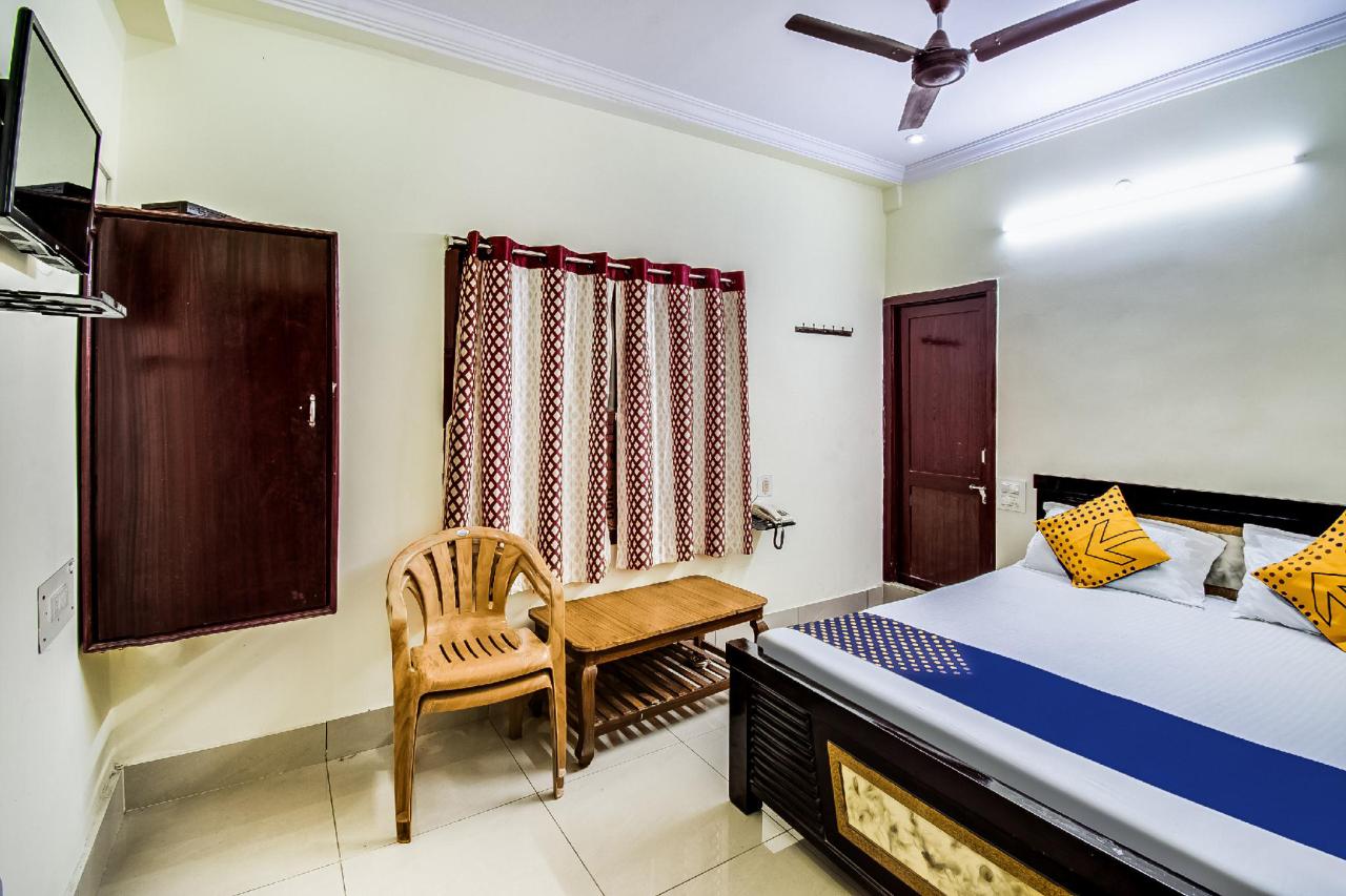 Sri Surya Lodge by OYO Rooms