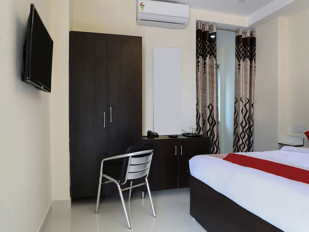 Aurobindo Comforts By OYO Rooms