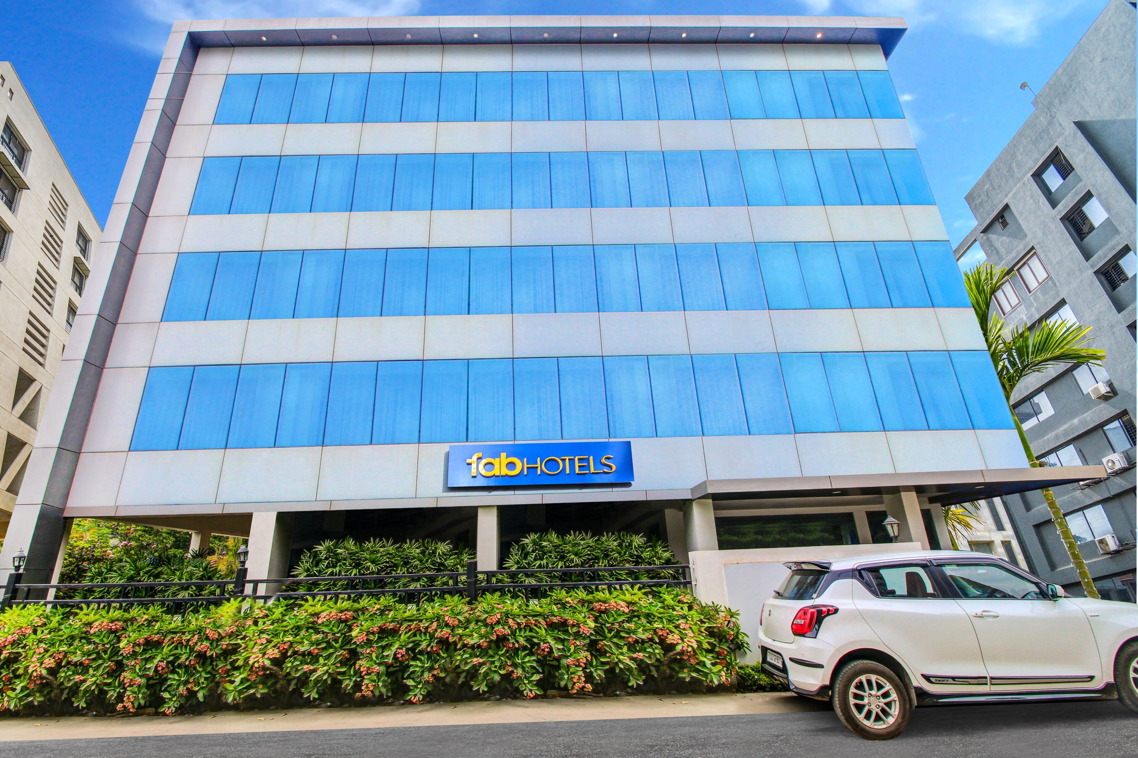 Fabhotel Syberitic Suites