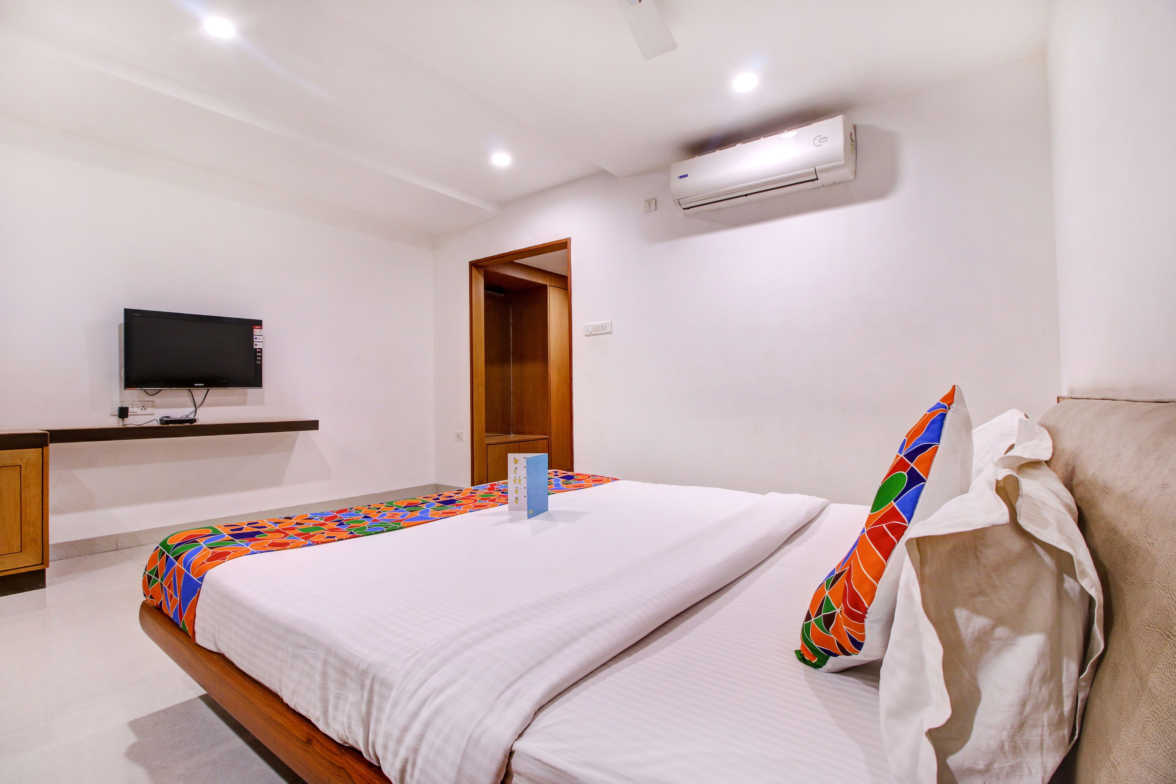 Fabhotel Syberitic Suites