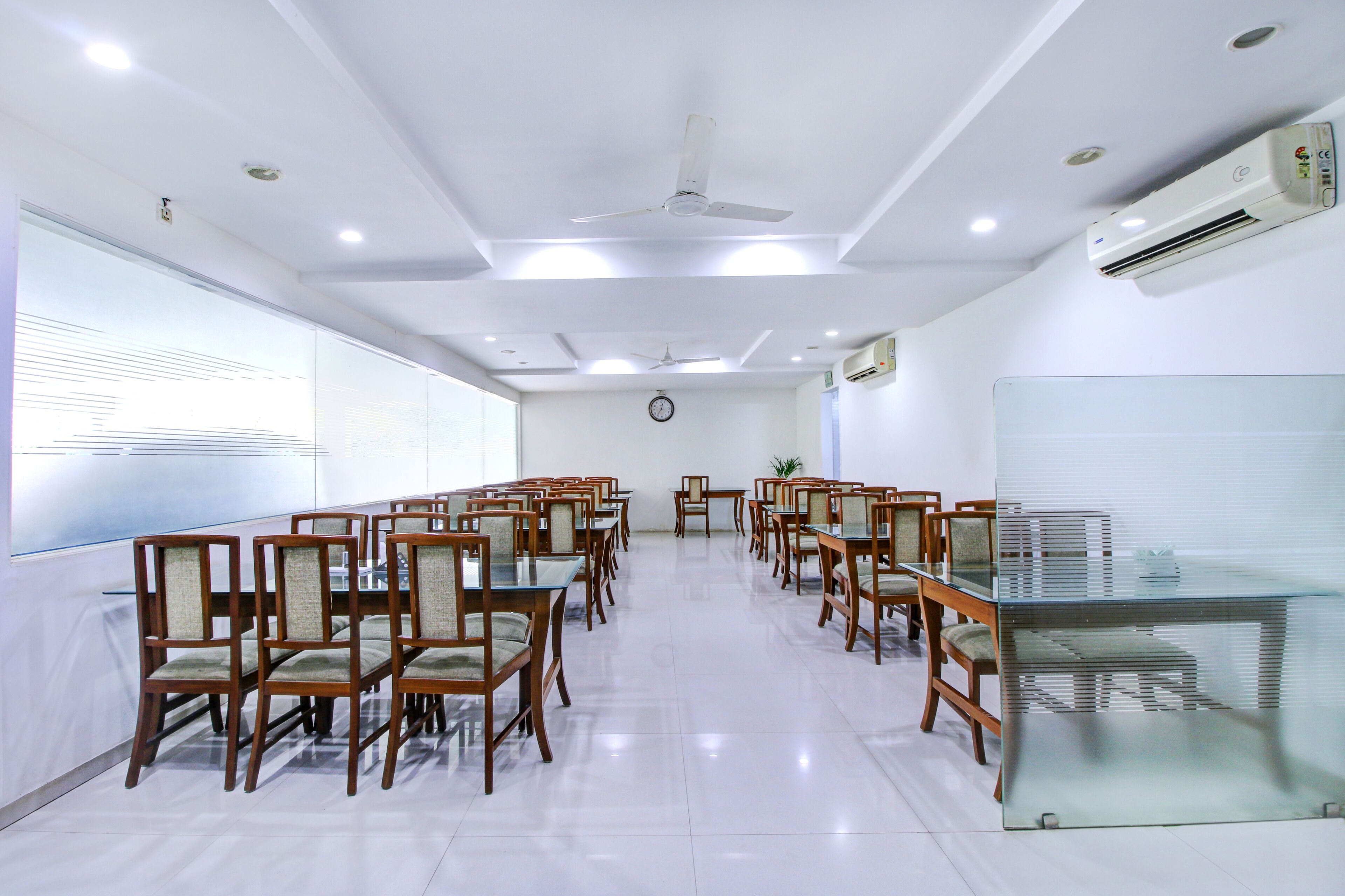 Fabhotel Syberitic Suites