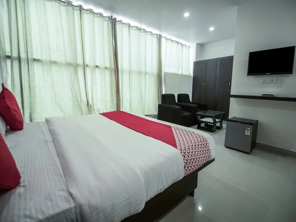 Grand Euro Park Hotel By OYO Rooms