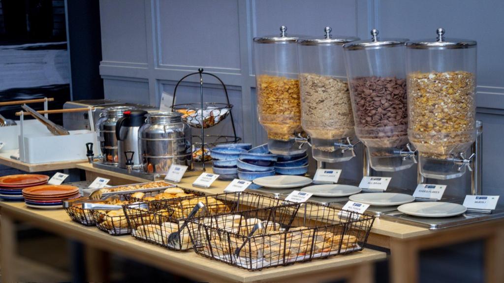 Holiday Inn Express Hyderabad Banjara Hills