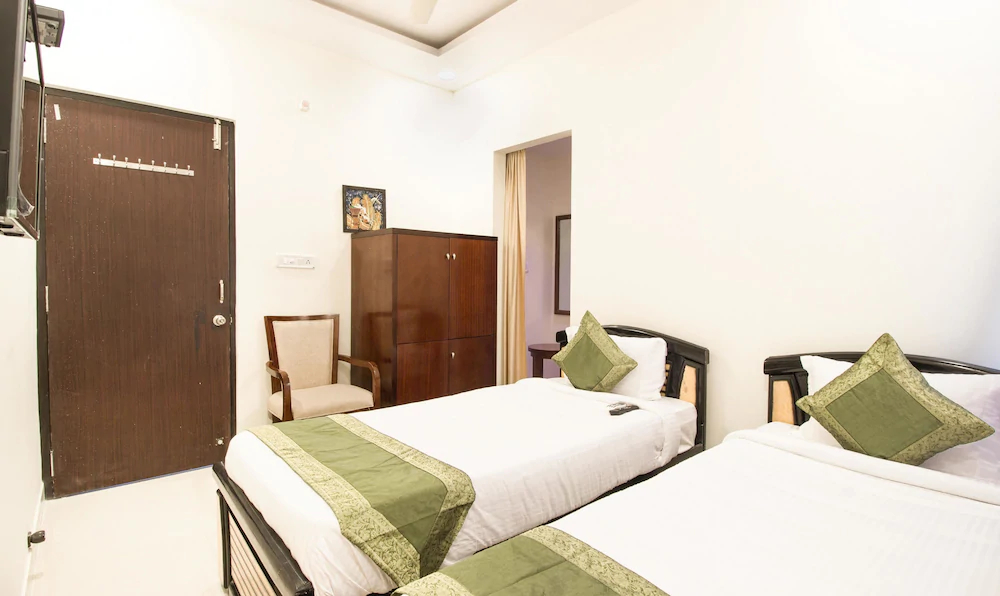 Hotel Midtown by Treebo Hotels