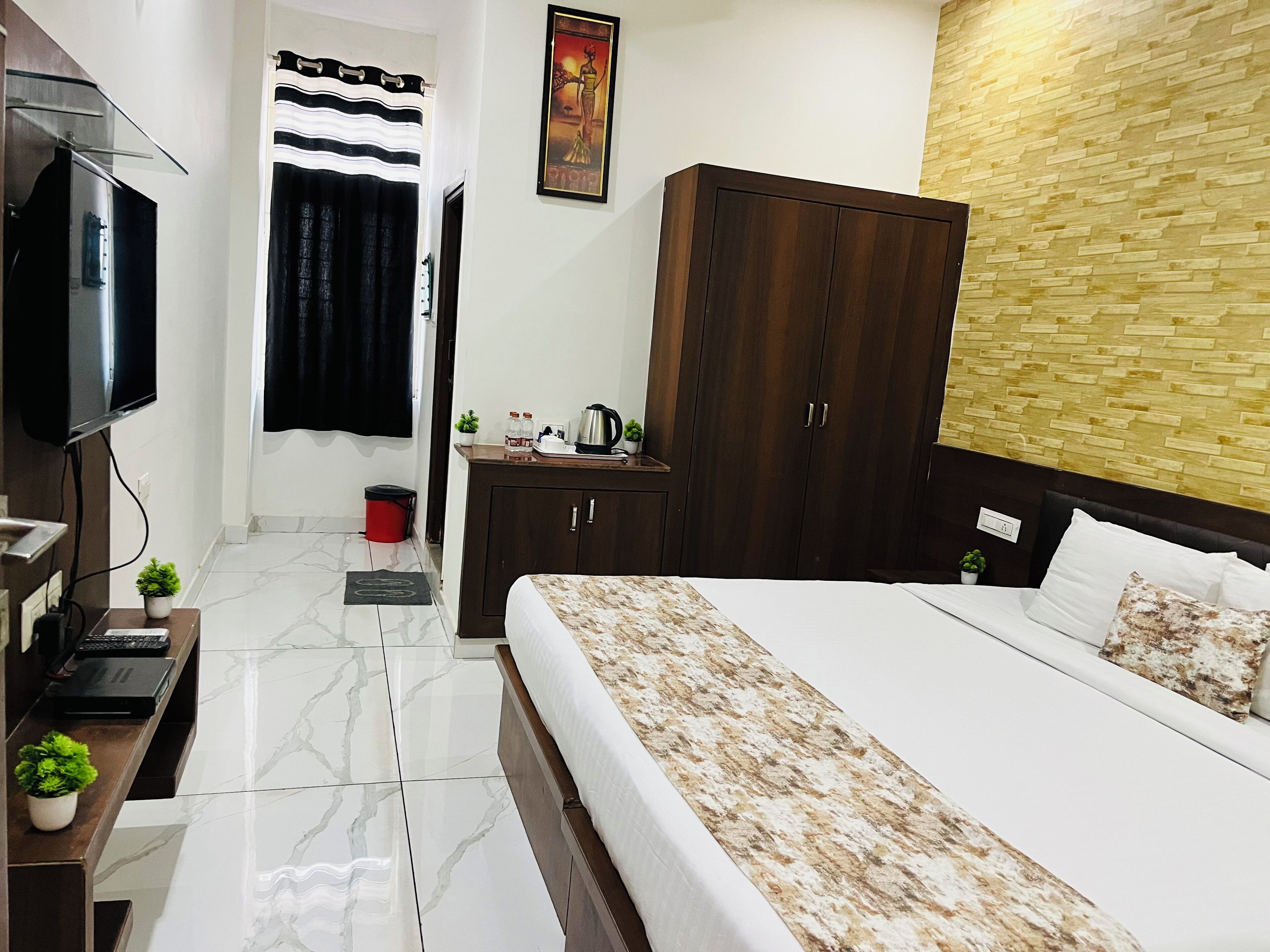 Hotel Plaza by Signature Group