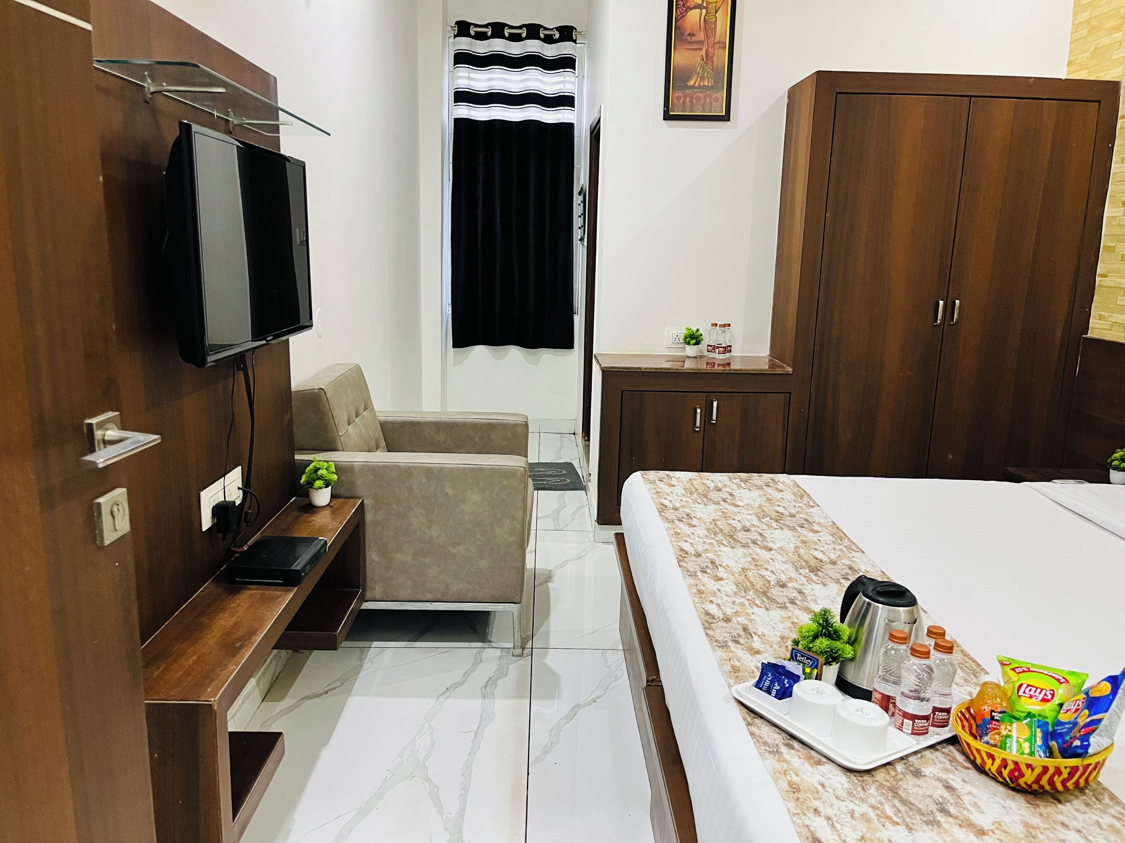 Hotel Plaza by Signature Group