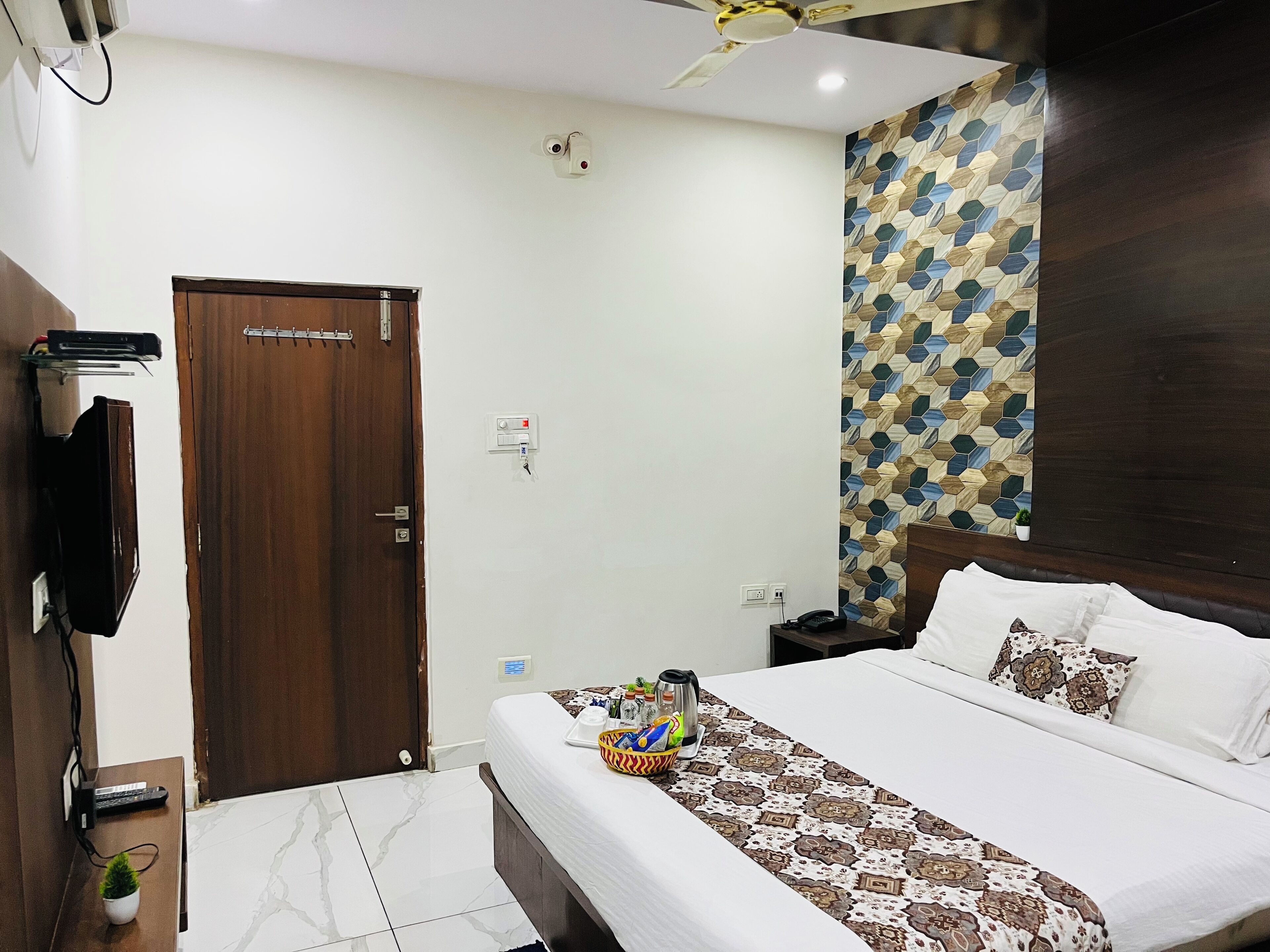 Hotel Plaza by Signature Group