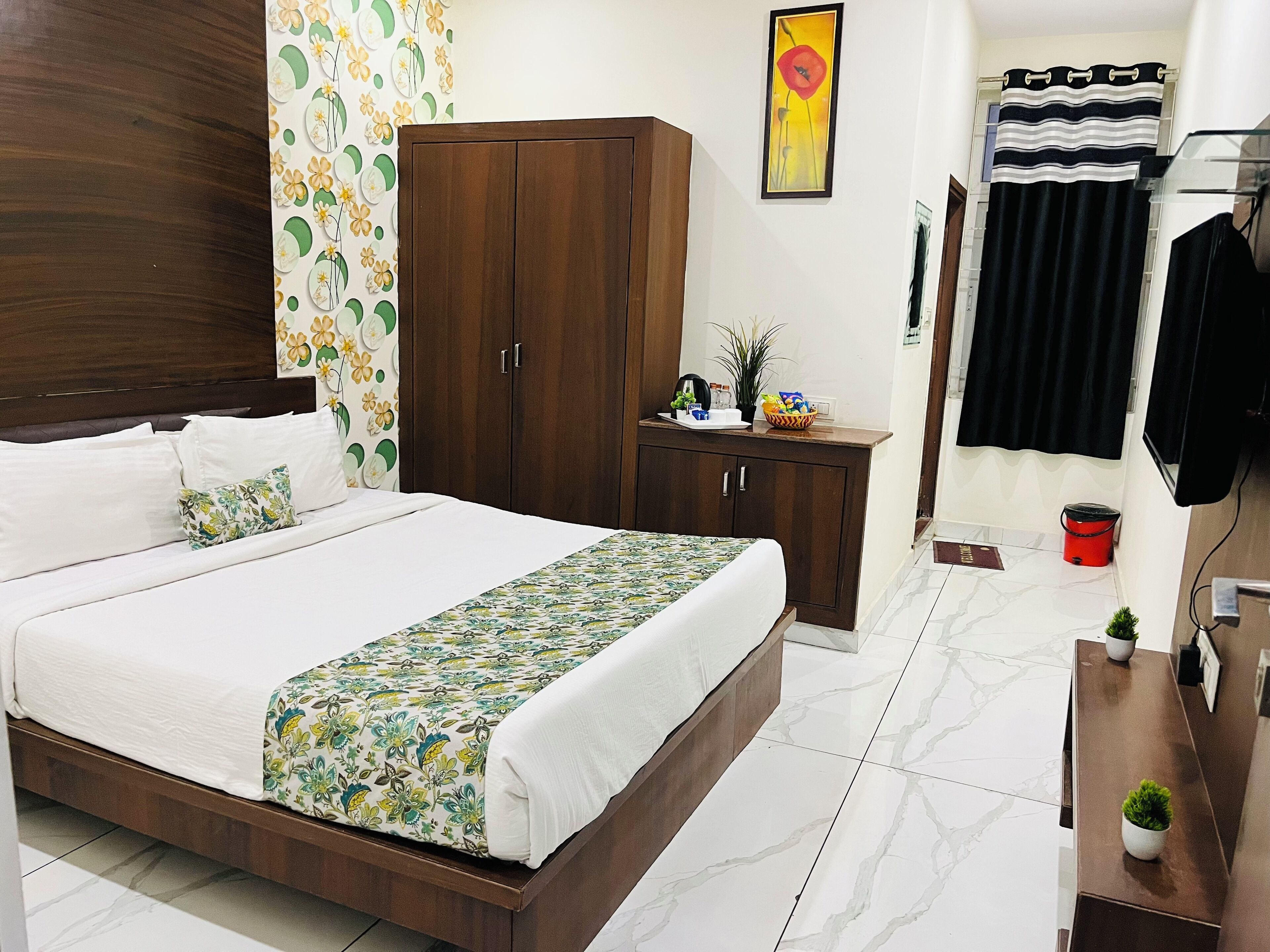 Hotel Plaza by Signature Group