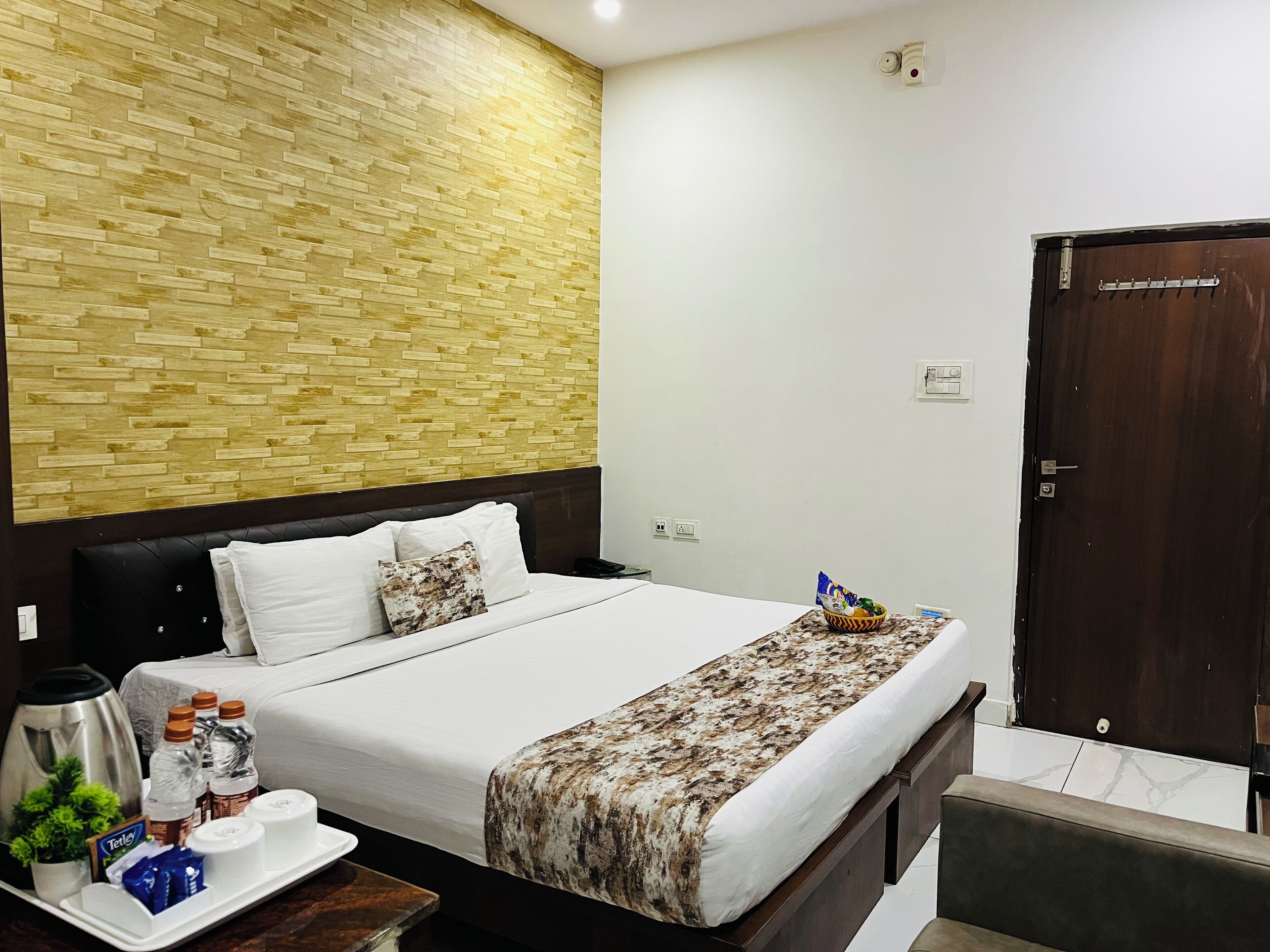 Hotel Plaza by Signature Group
