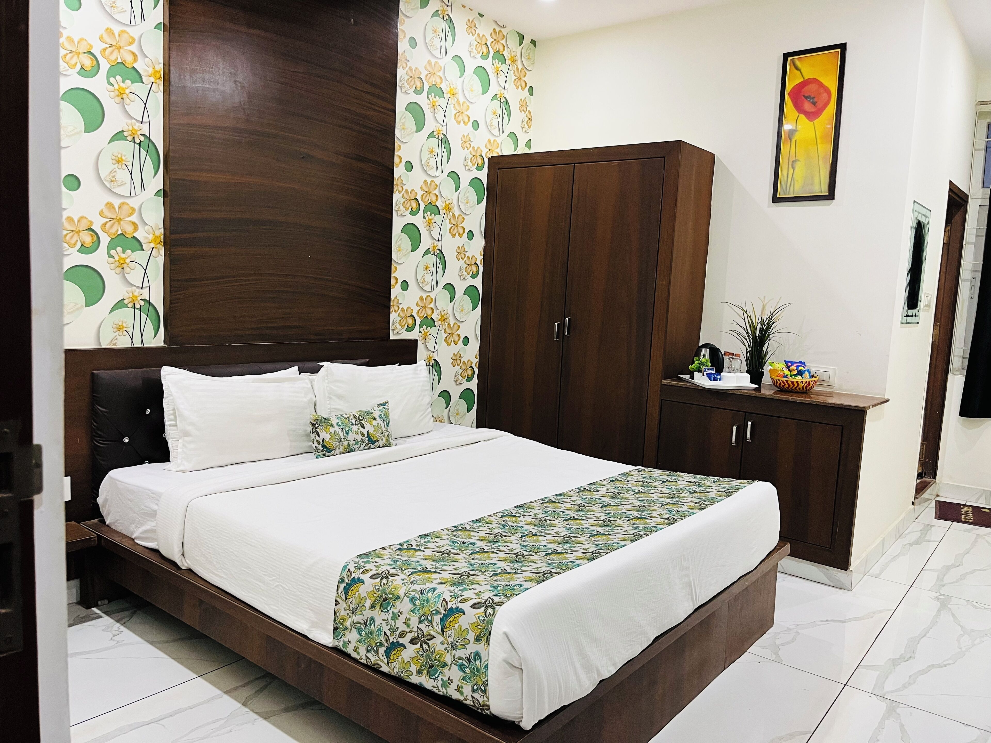 Hotel Plaza by Signature Group