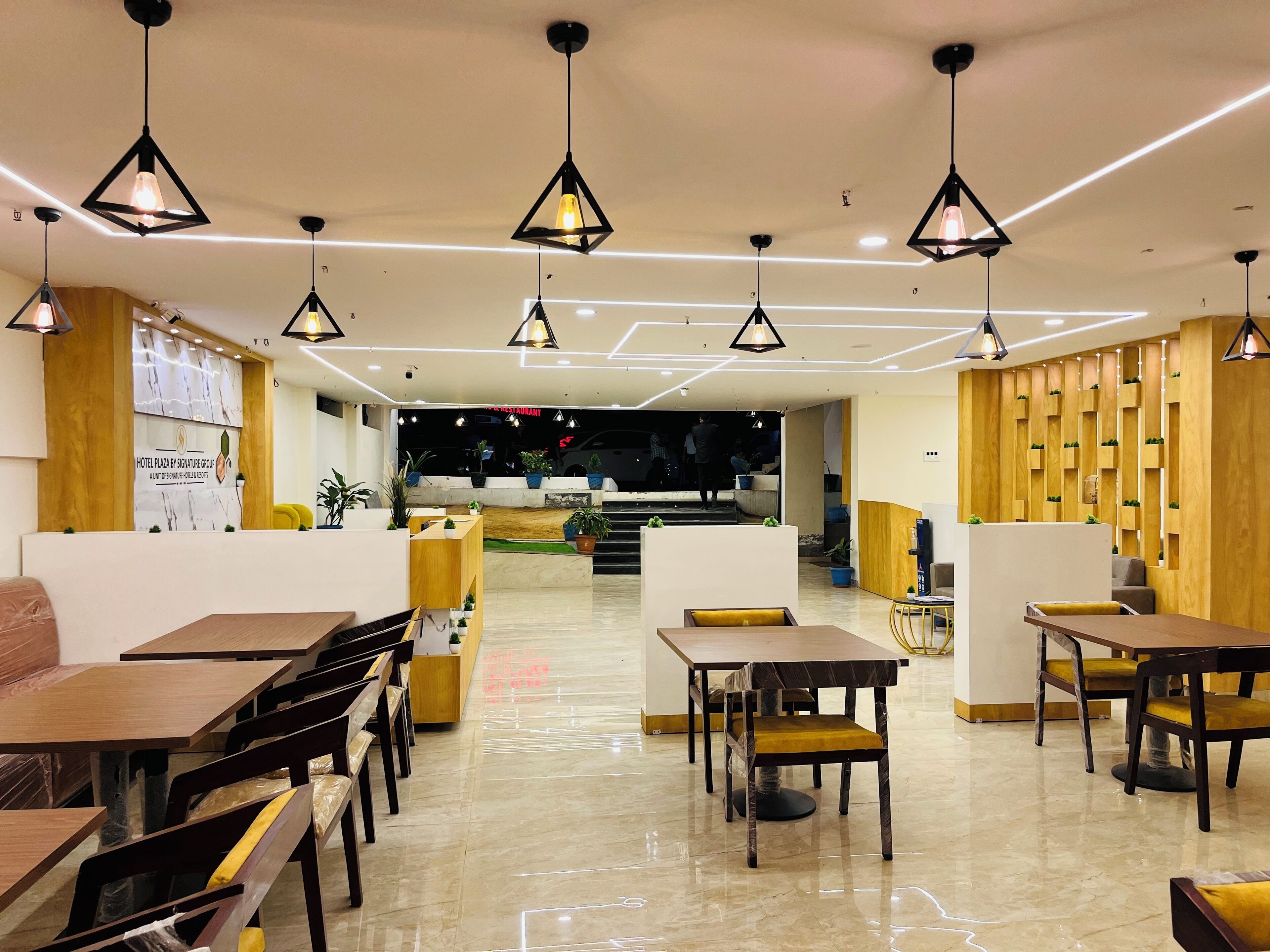 Hotel Plaza by Signature Group