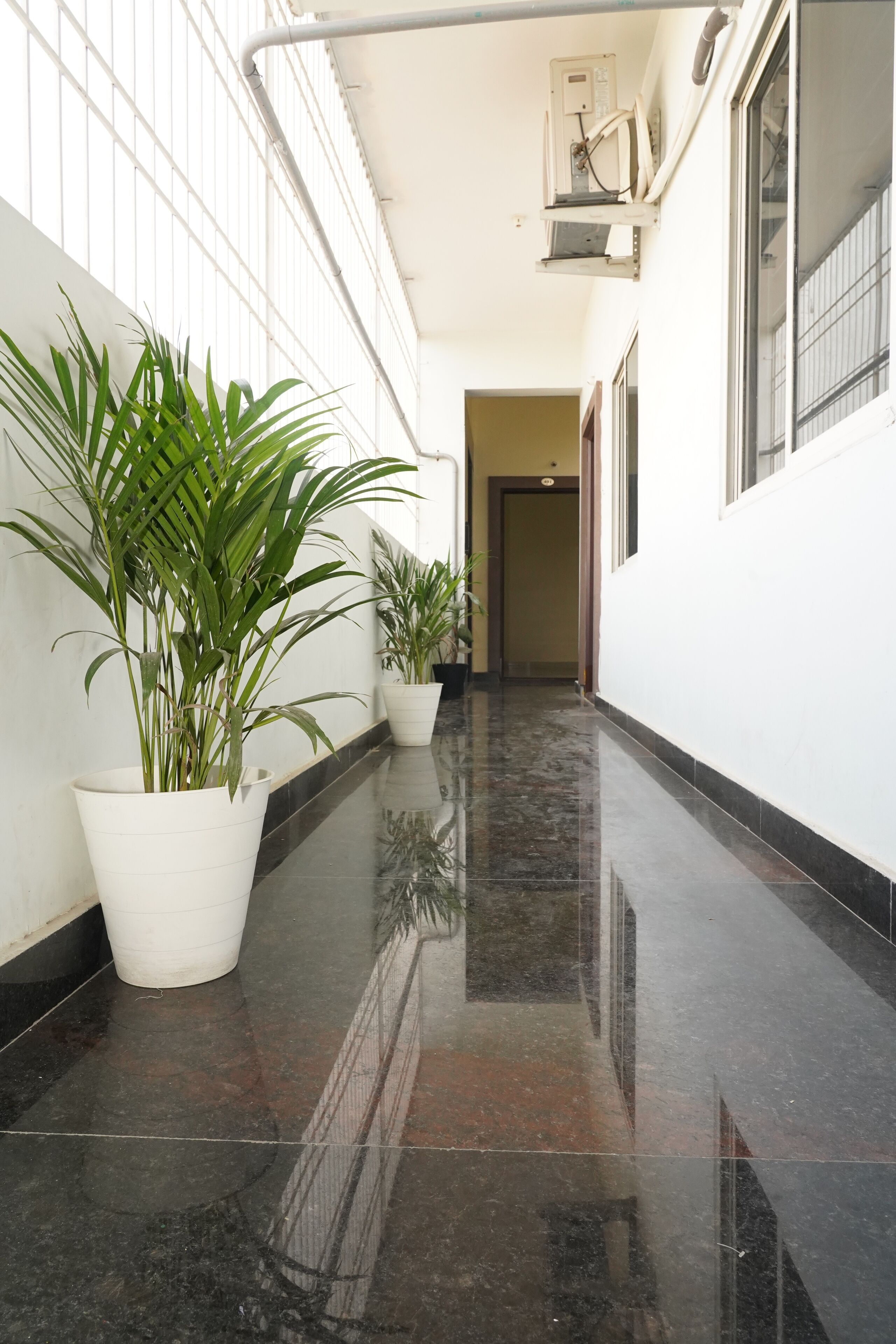 Hotel Royal Suites And Rooms
