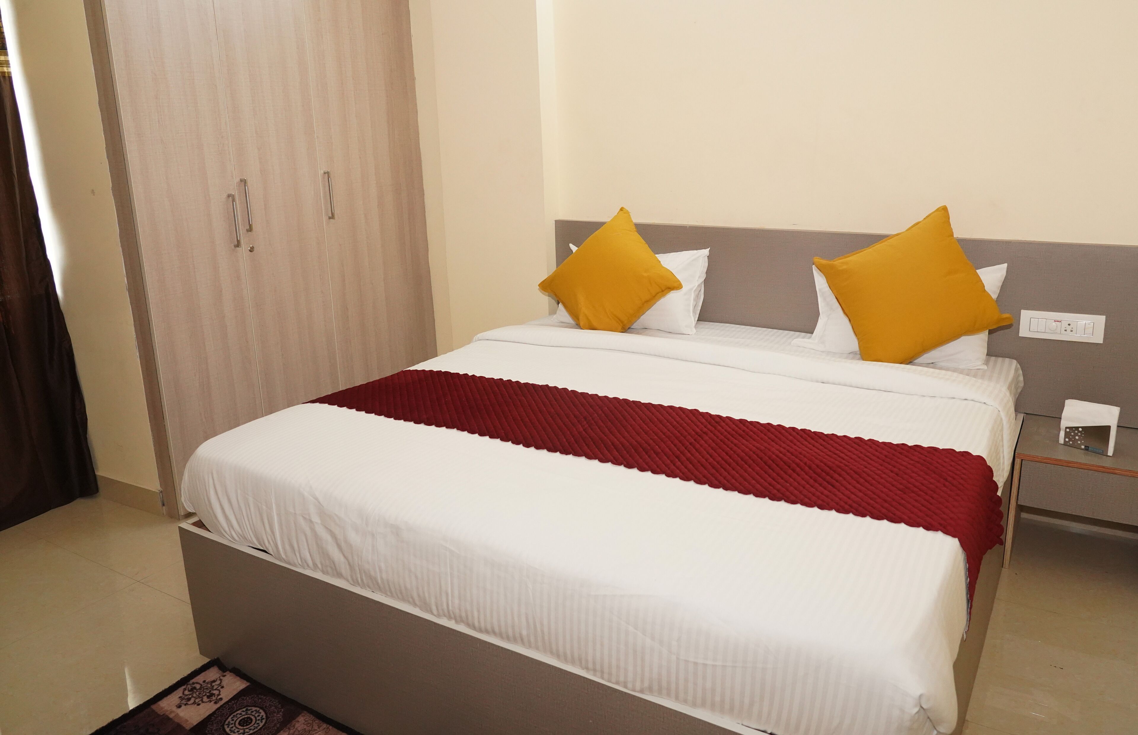 Hotel Royal Suites And Rooms
