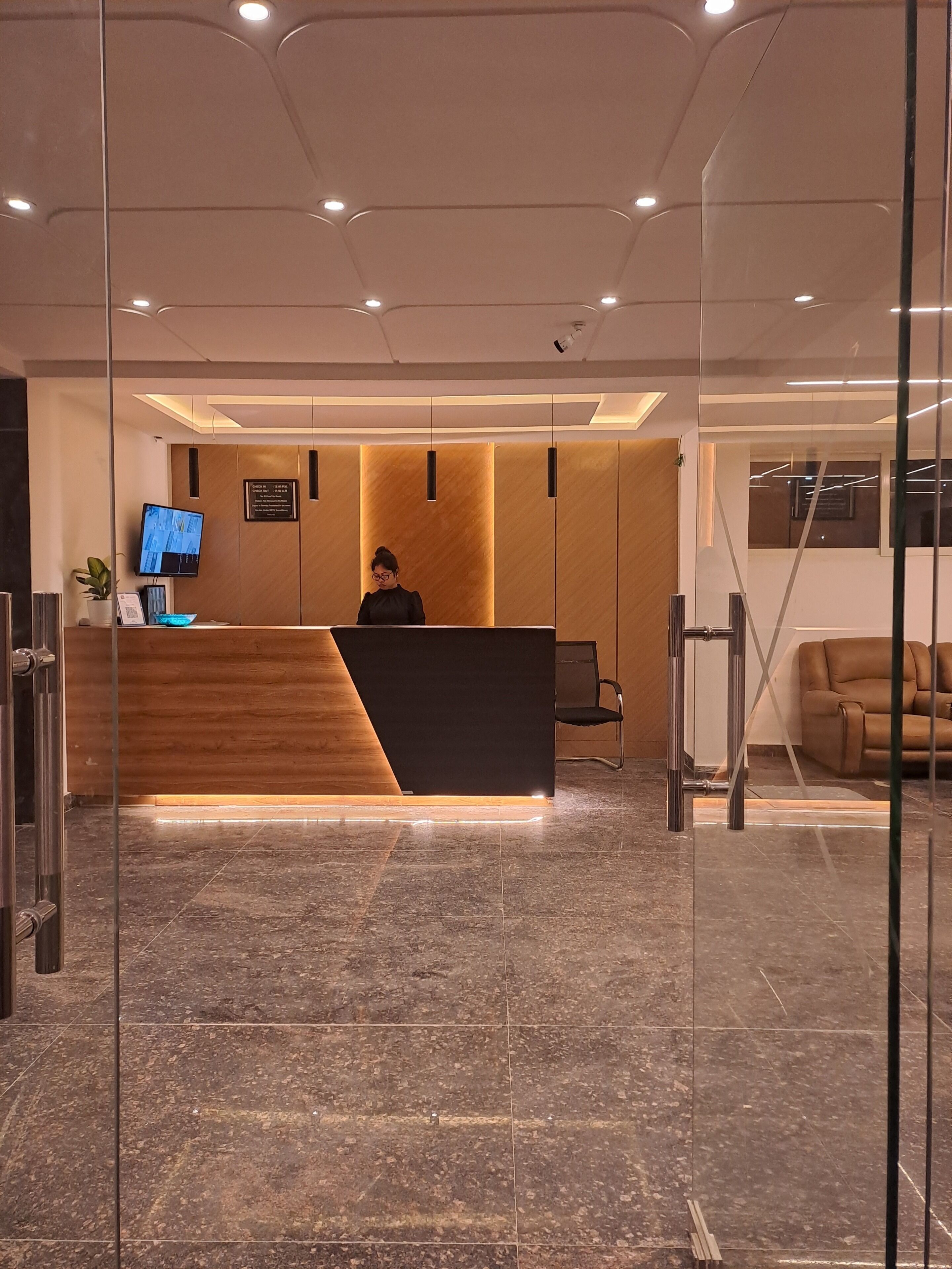 Hotel Royal Suites And Rooms