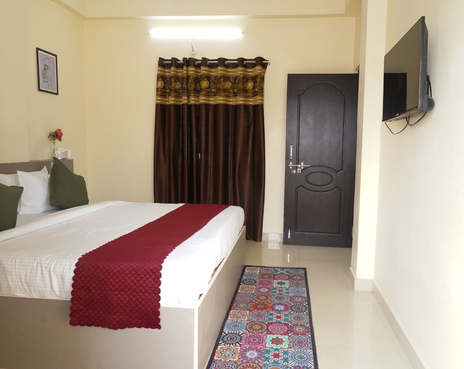 Hotel Royal Suites And Rooms