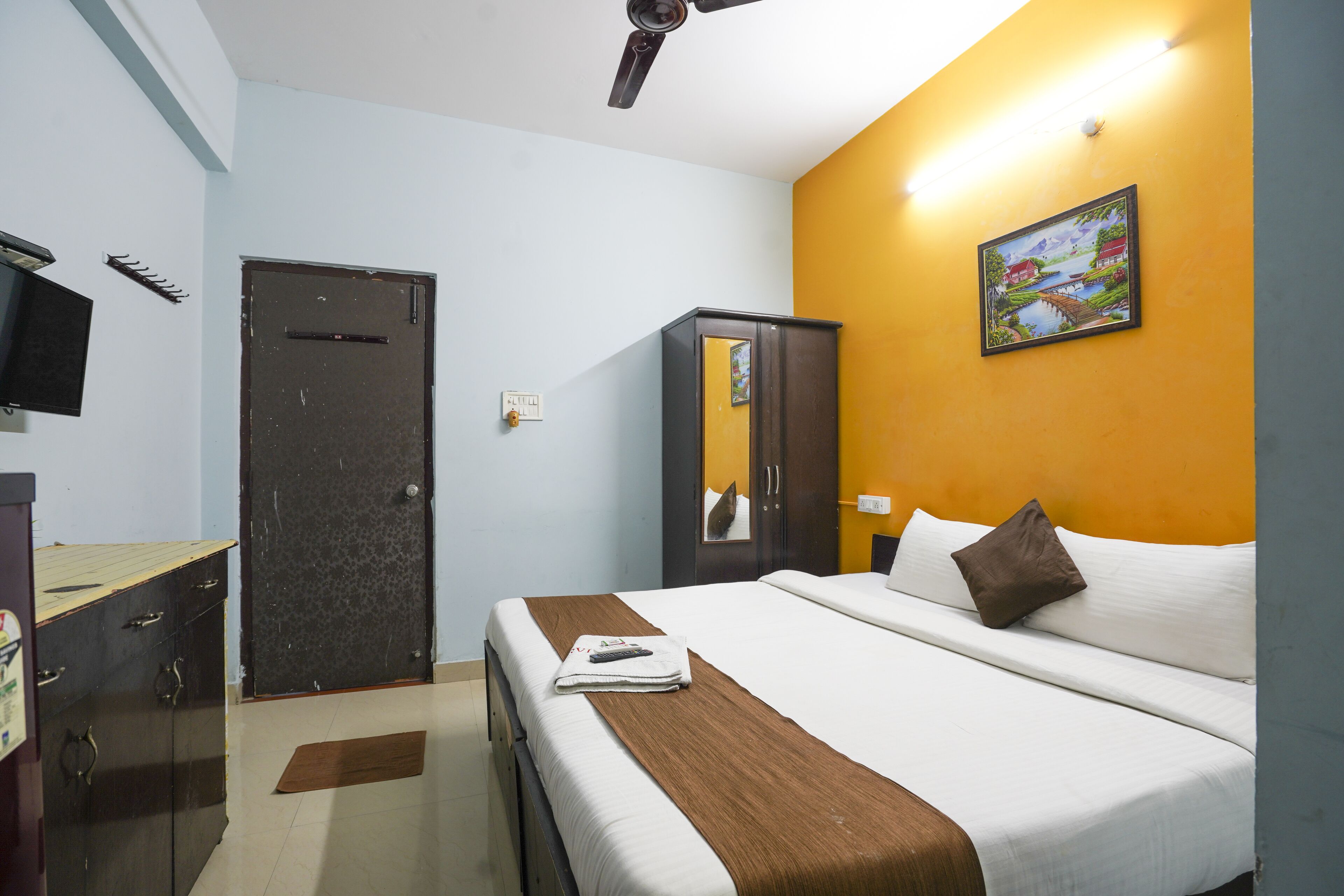 iROOMZ Grand Aarvi Suites