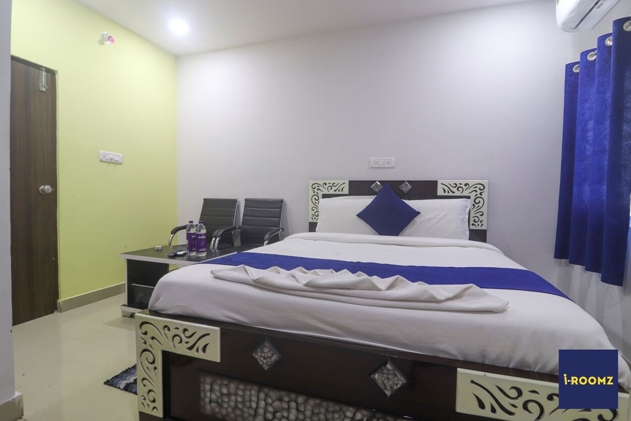 Iroomz Hotel Galaxy Grand