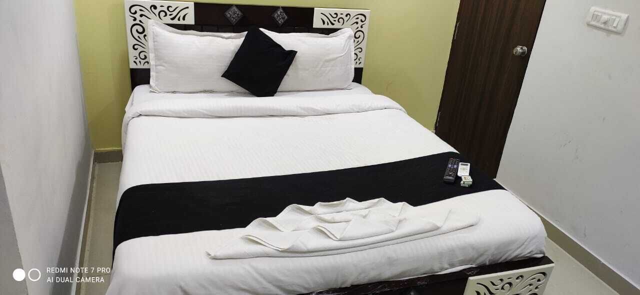 Iroomz Hotel Galaxy Grand