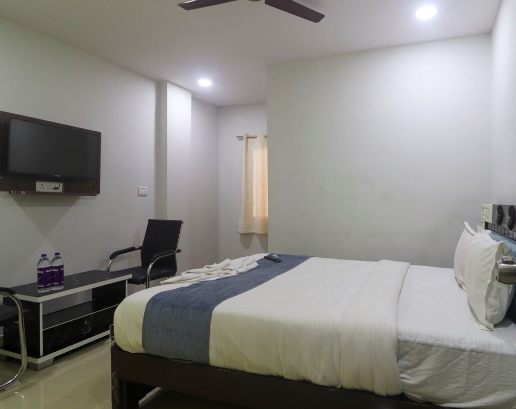 Iroomz Hotel Galaxy Grand