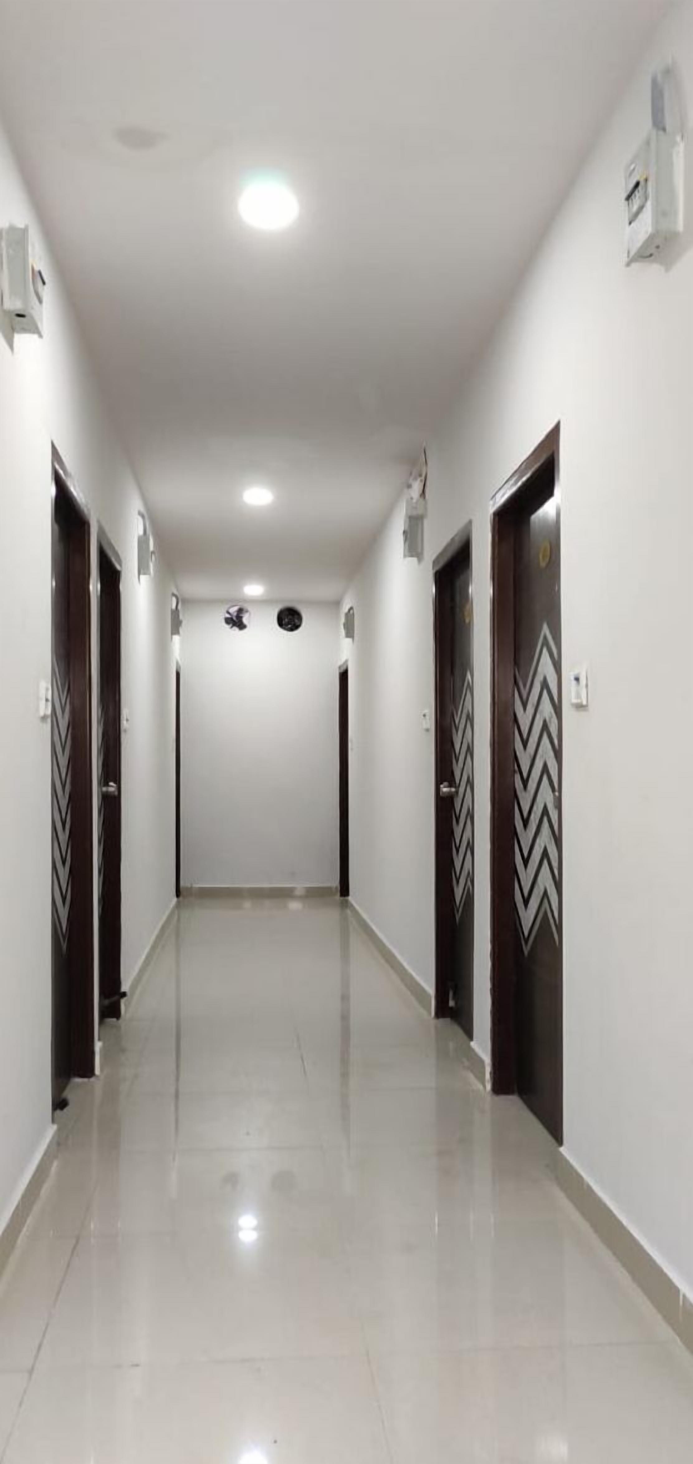 Iroomz Hotel Galaxy Grand