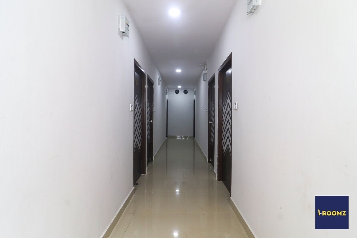 Iroomz Hotel Galaxy Grand