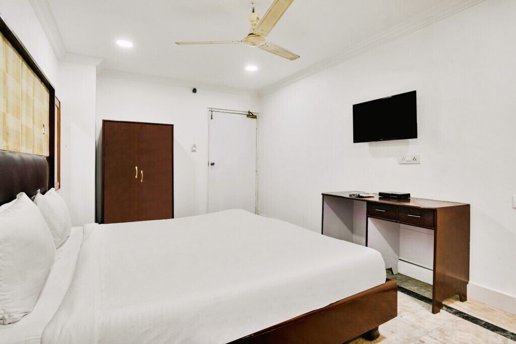IROOMZ Hotel Hyderabad Towers