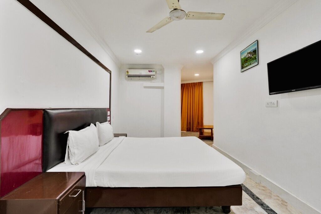 IROOMZ Hotel Hyderabad Towers