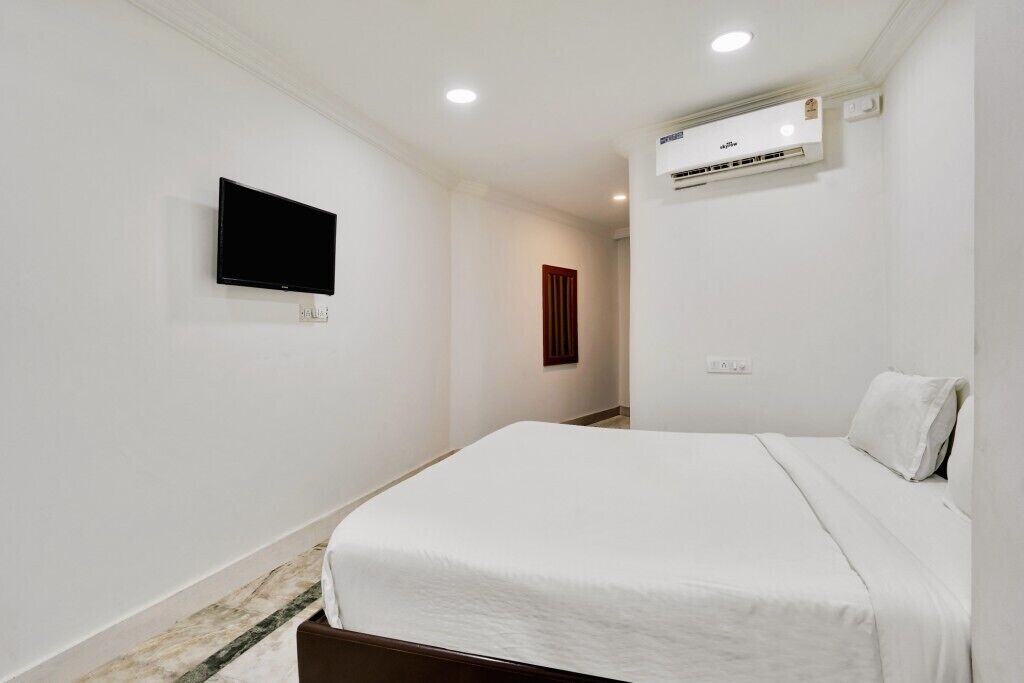 IROOMZ Hotel Hyderabad Towers