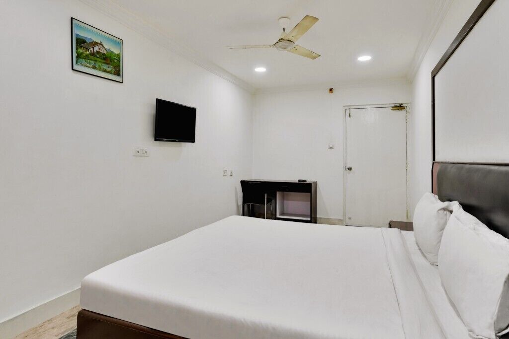 IROOMZ Hotel Hyderabad Towers