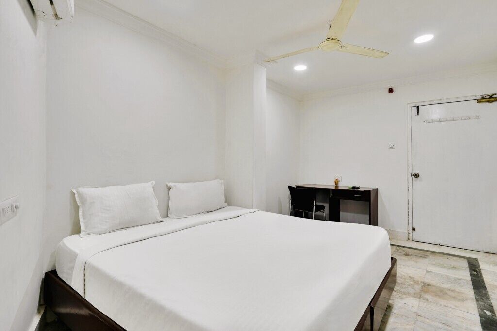 IROOMZ Hotel Hyderabad Towers