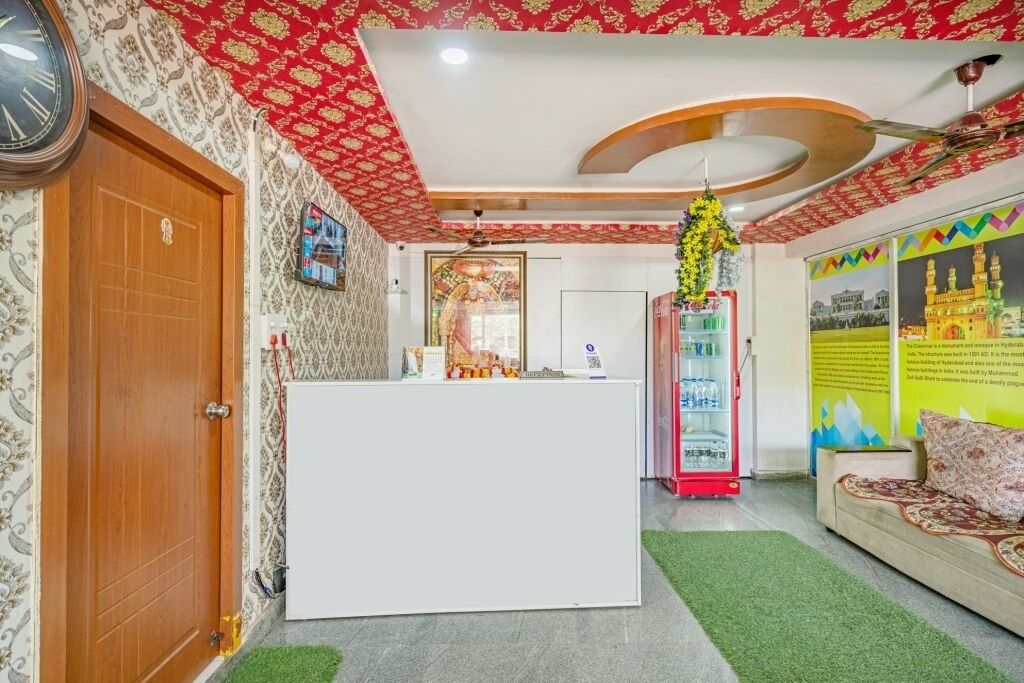 Iroomz Hotel Mouli Grand