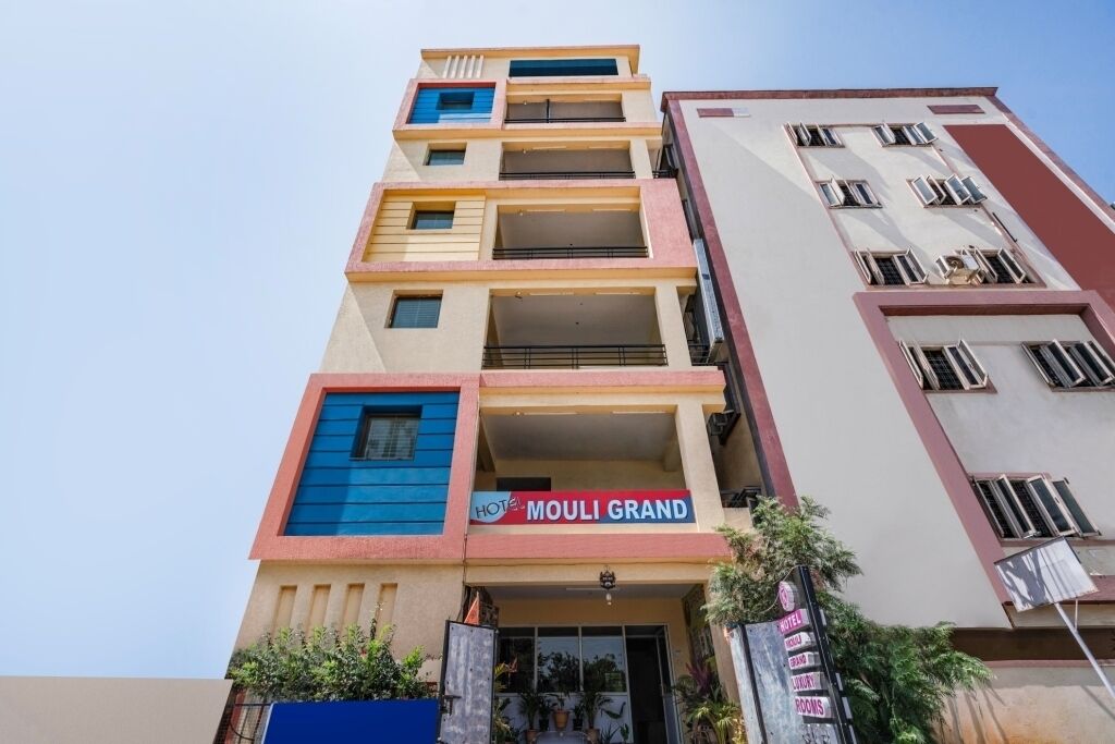 Iroomz Hotel Mouli Grand