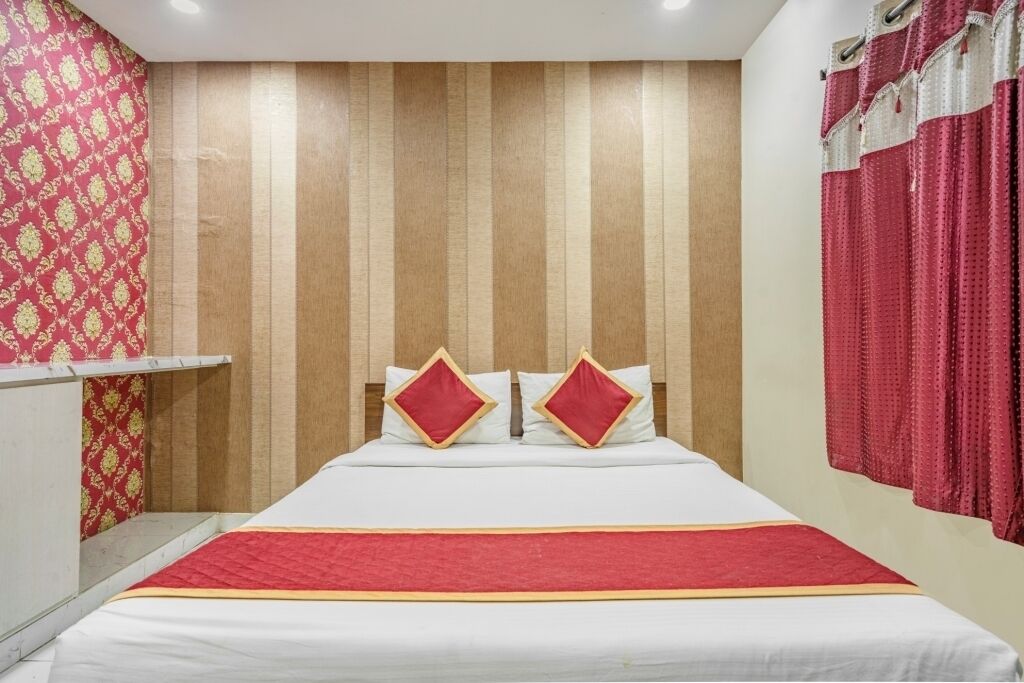 Iroomz Hotel Mouli Grand
