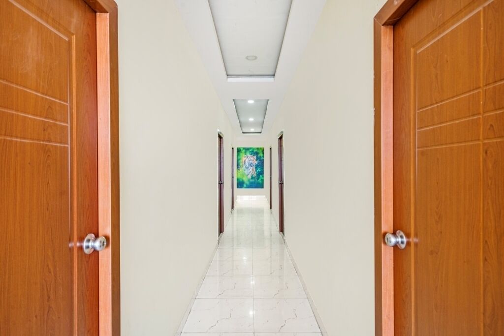 Iroomz Hotel Mouli Grand