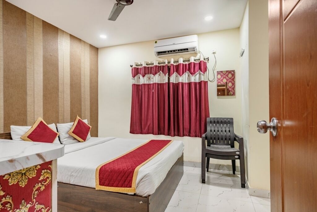 Iroomz Hotel Mouli Grand