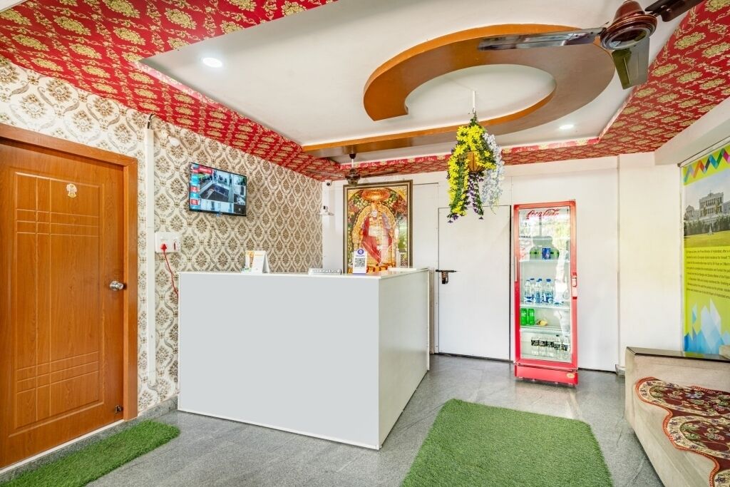 Iroomz Hotel Mouli Grand