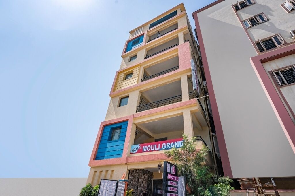 Iroomz Hotel Mouli Grand