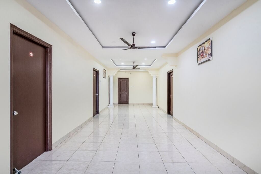 Iroomz Hotel Ritzy Grand
