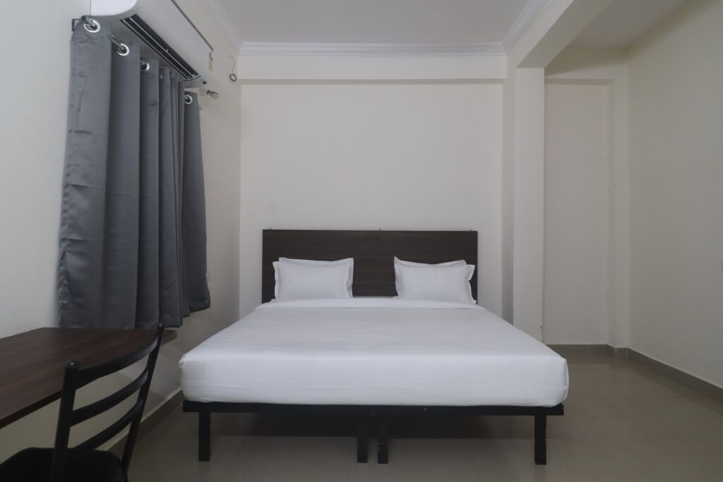 Iroomz Hotel Sbr