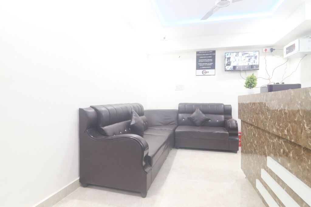 Iroomz Hotel Sbr