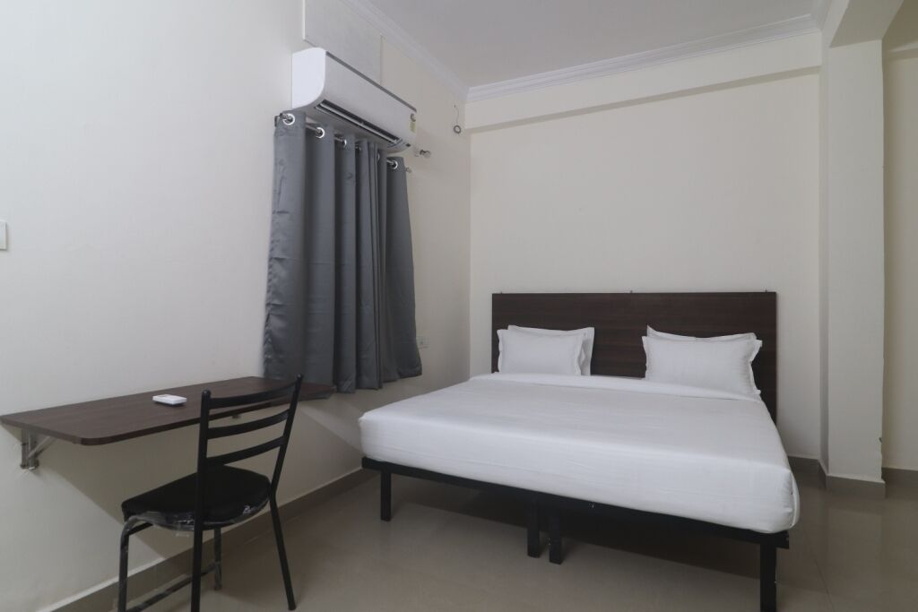 Iroomz Hotel Sbr