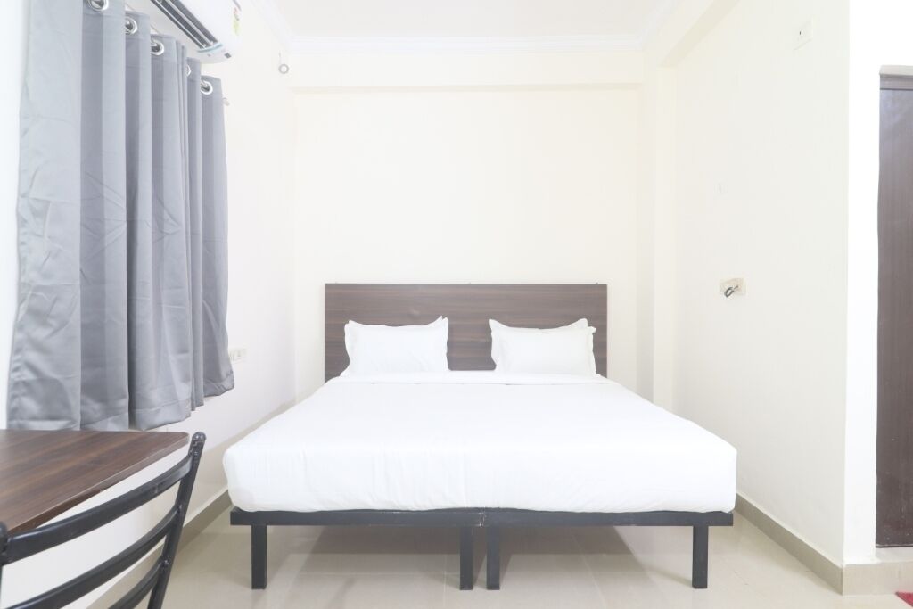 Iroomz Hotel Sbr