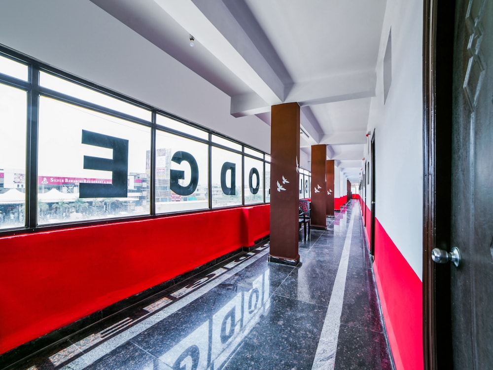 Noble Lodge By OYO Rooms