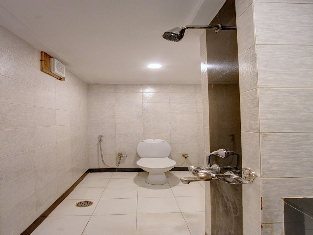 Hotel Golden Park by OYO