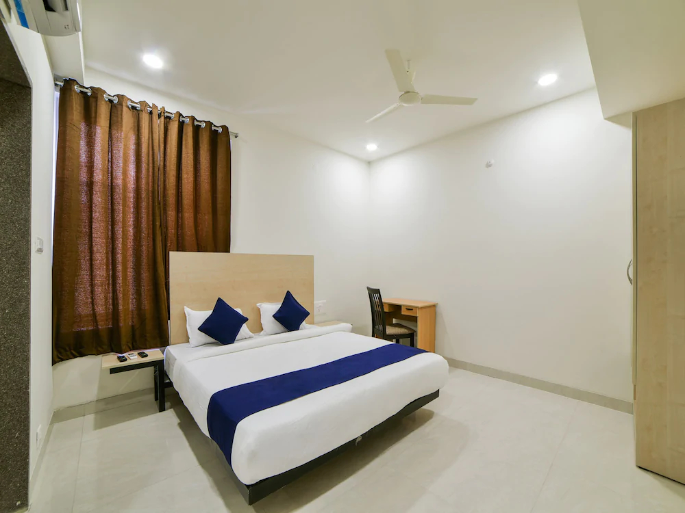 SilverKey Executive Stays 40736 Divine Babylon 2