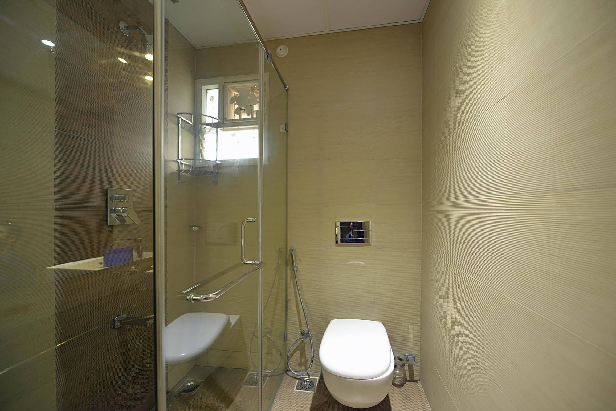 OYO Premium Raheja Mindspace