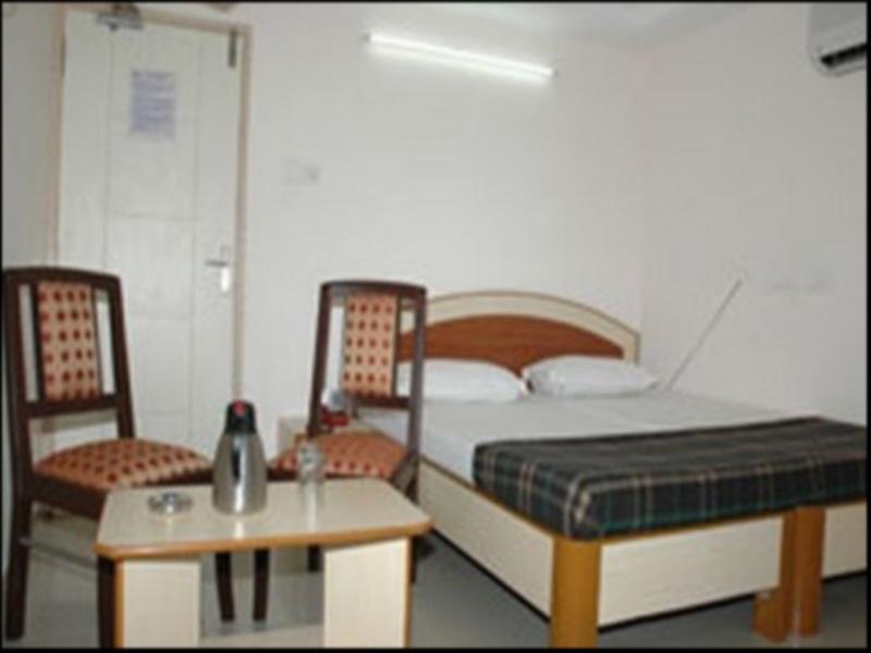 OYO Flagship 983 Hotel Surya Residency