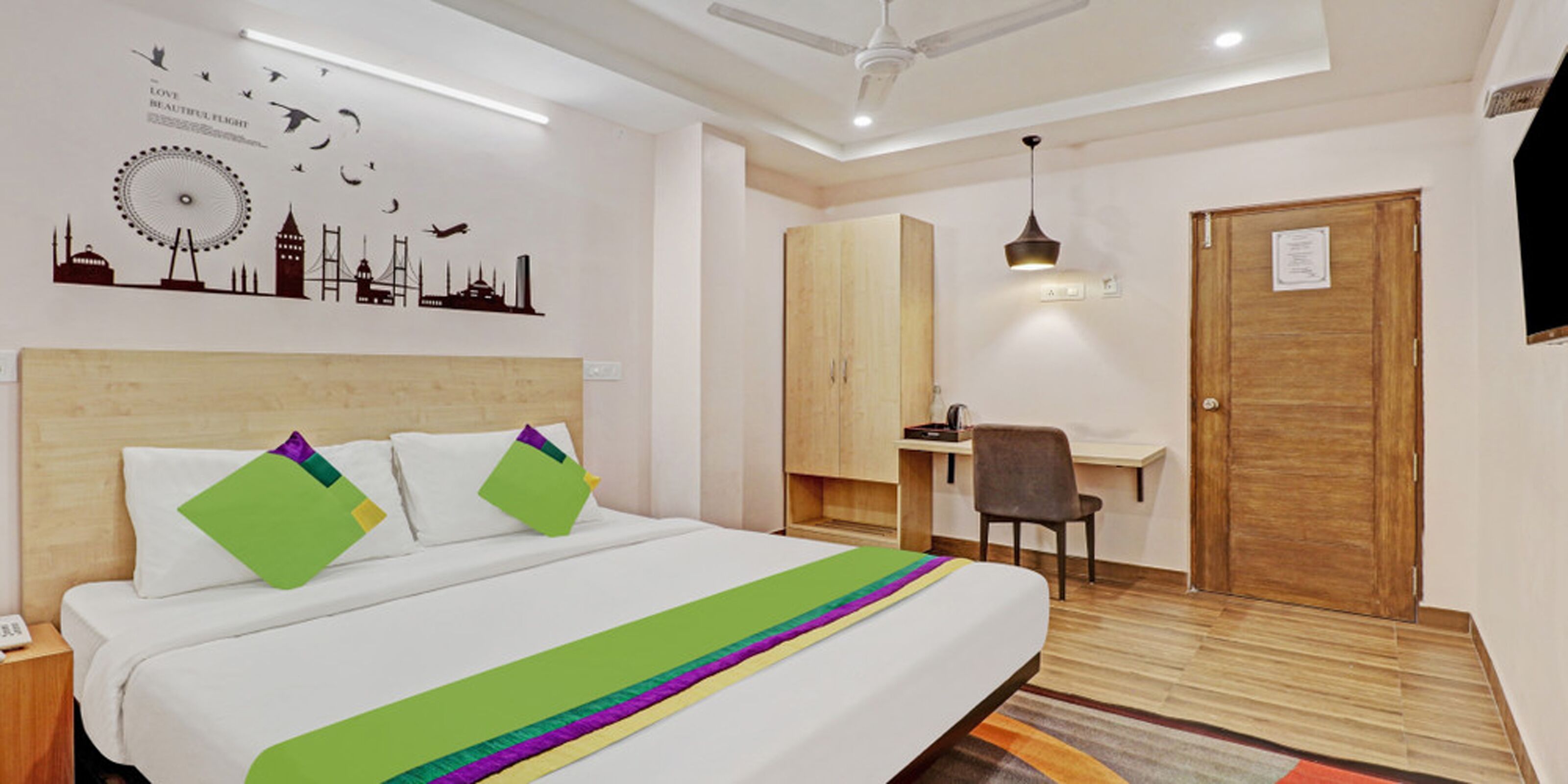 De Crown Luxury Hotel